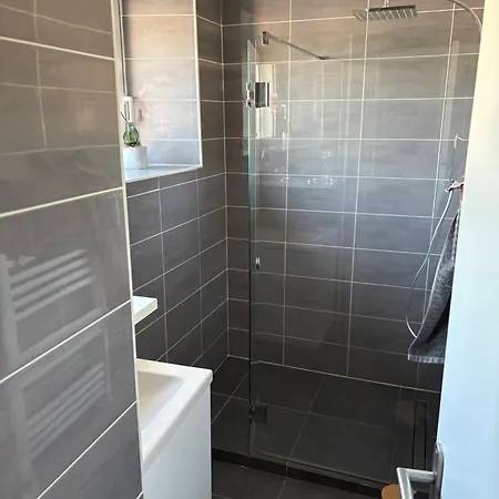 Séjour chez l'habitant Lumineuse Avec Piscine Rimeize